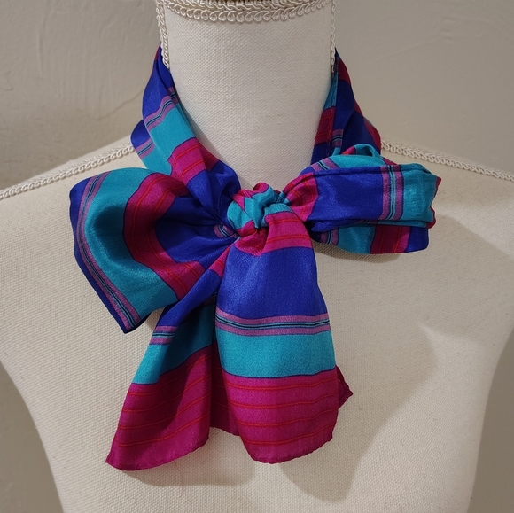 Bundle Lot Of 3 Head Or Neck Printed Scarves Various Sizes Vintage - Picture 4 of 6